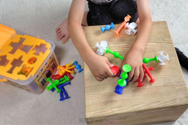 ピタリコで遊ぶ息子を上から撮った写真